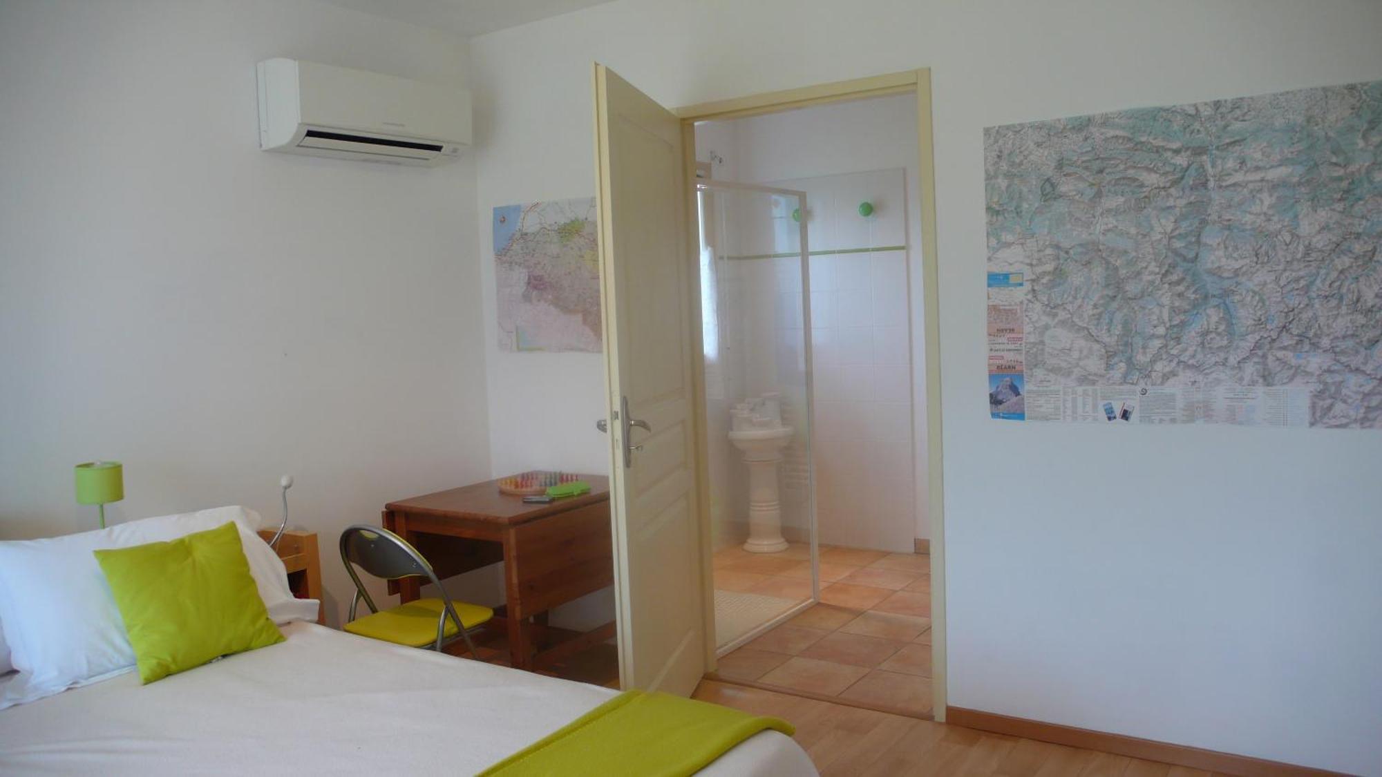 Chambres D'Hotes Relais Milord Estialescq Exterior photo